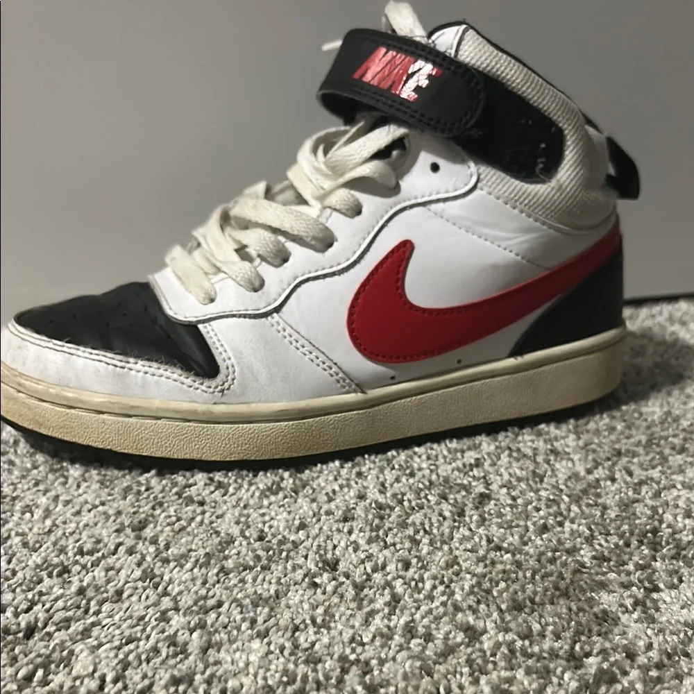 Nike High-Tops - Picture 2 of 5